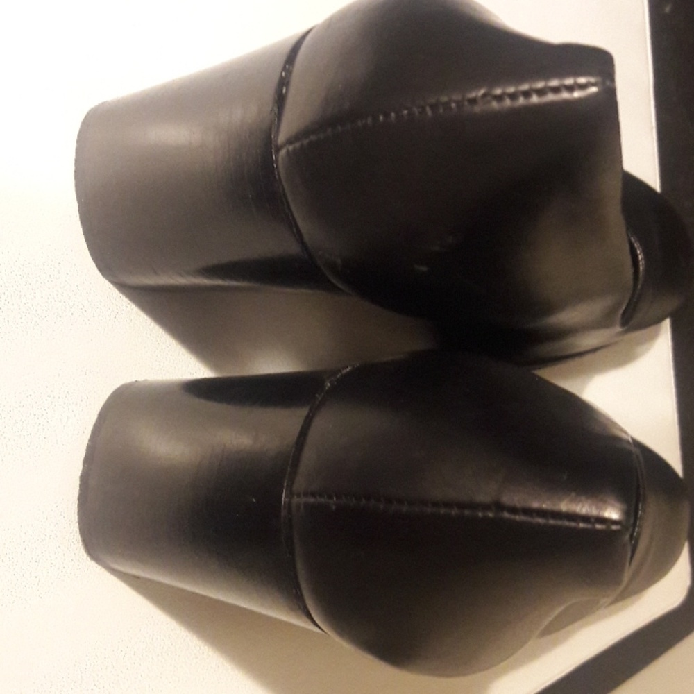 Shoes - Picture 4 of 8